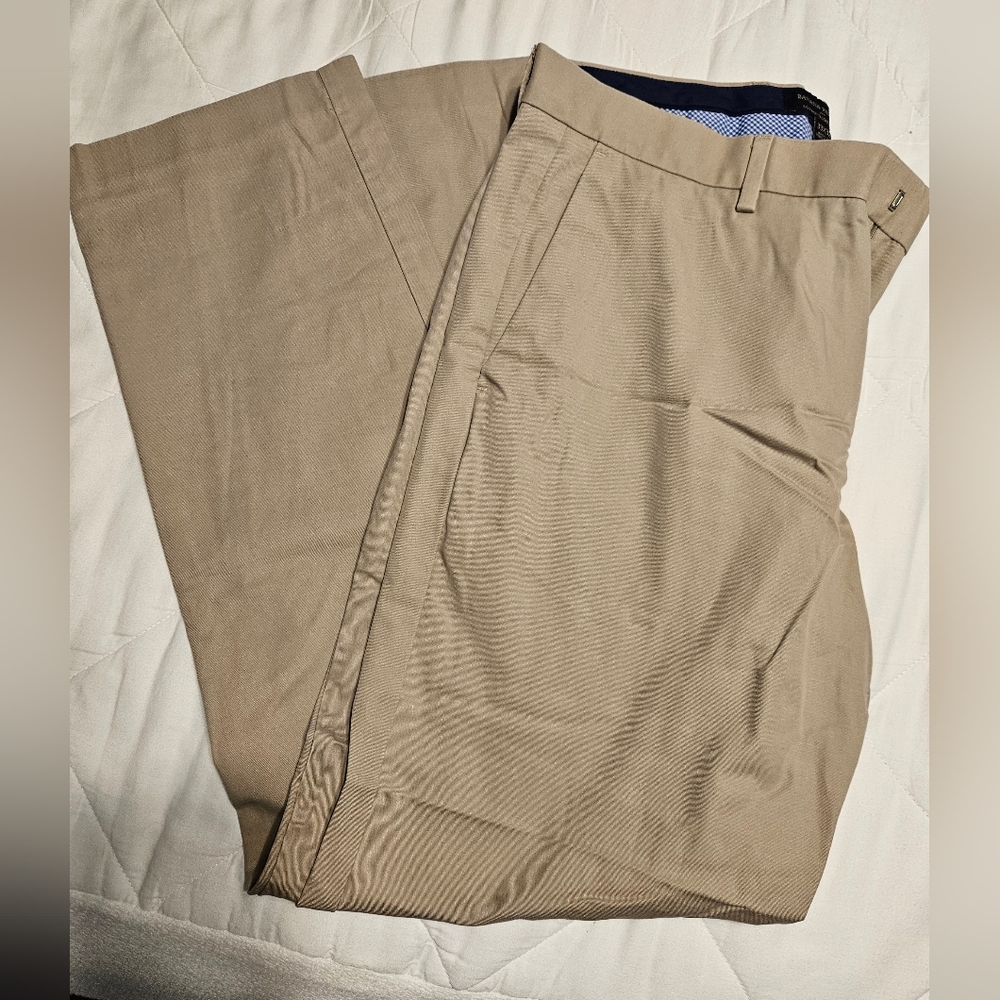 EUC Men's Banana Republic khakis